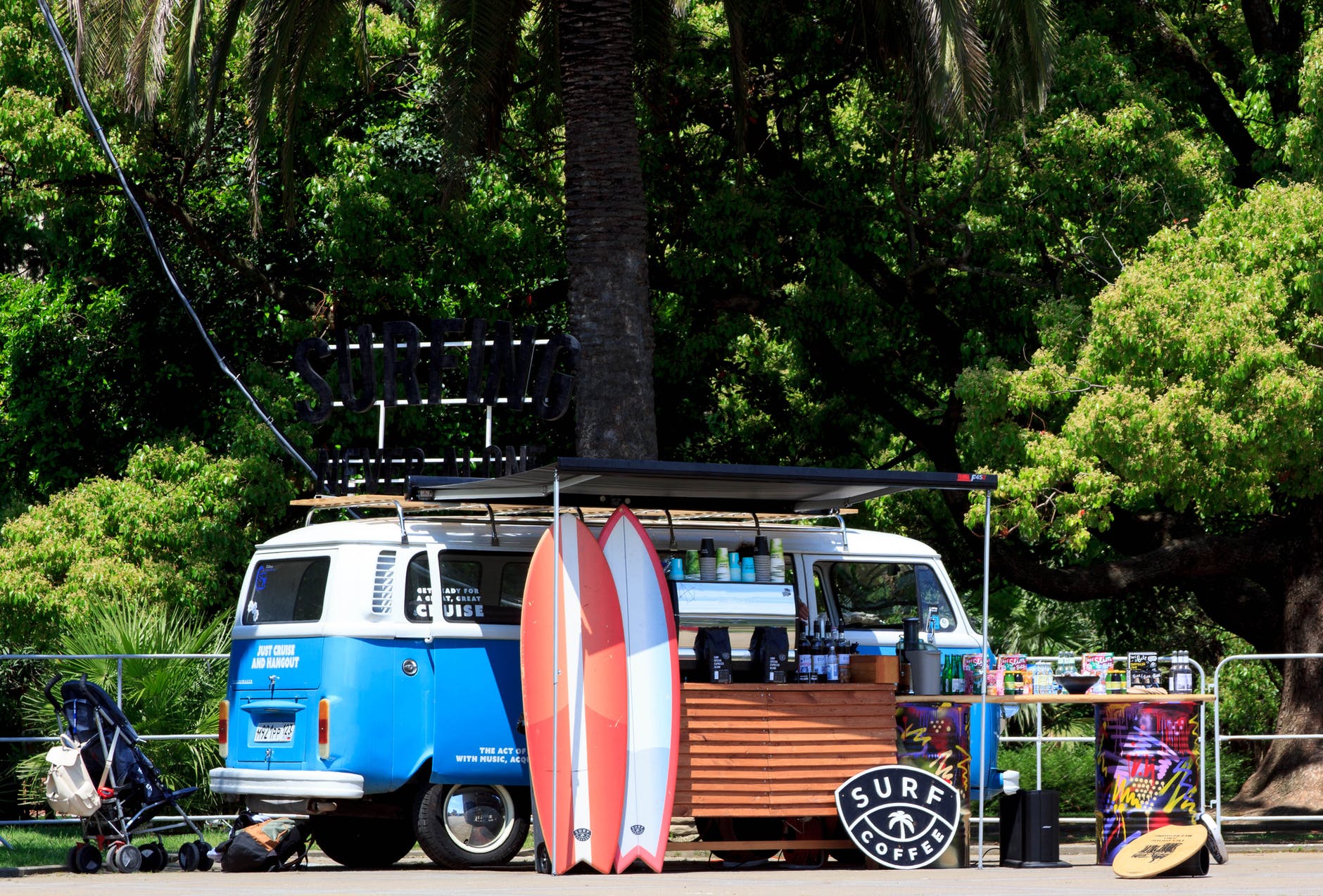 blue and white food car