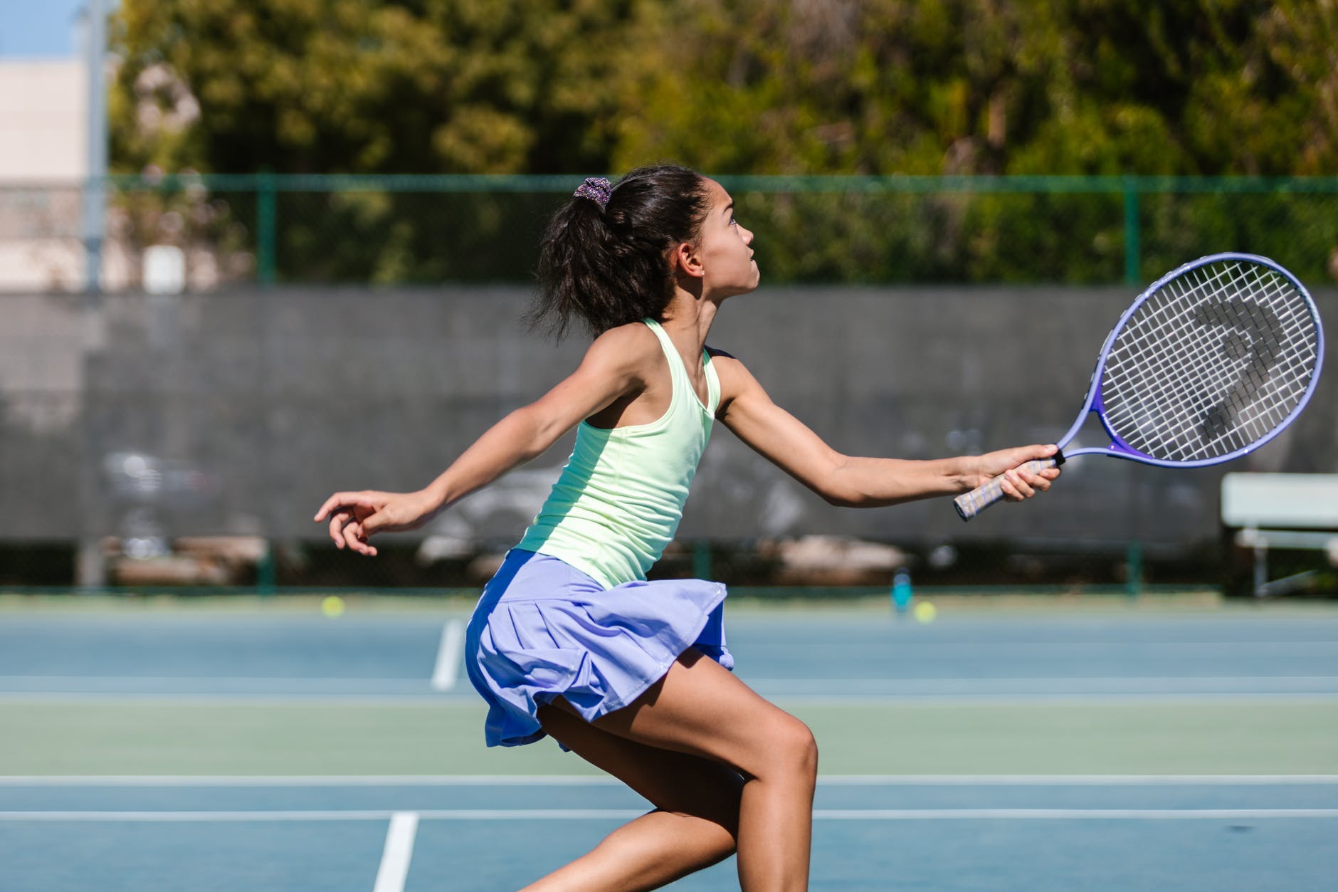 girl playing tennis